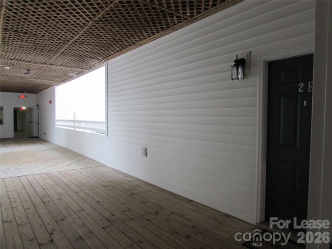 Building Photo - 10125 Westmoreland Rd