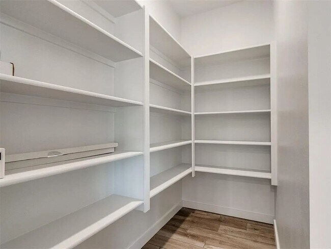 Building Photo - 4601 Olivera St