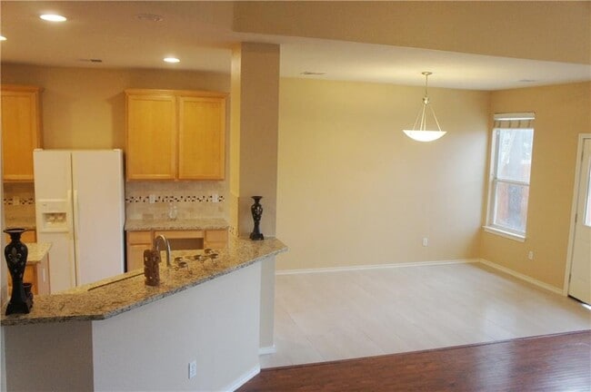 Building Photo - 13632 Campesina Dr