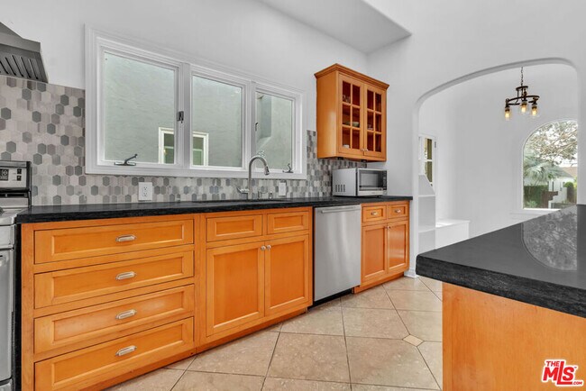 Building Photo - 6131 W 5th St