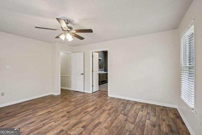 Building Photo - 7379 N Mitchell Ct