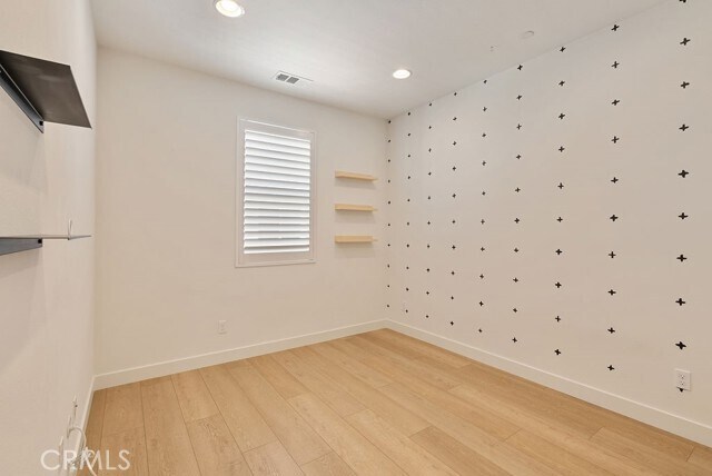 Building Photo - 5750 Acacia Ln