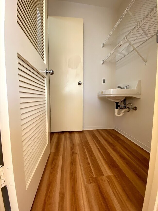 Building Photo - Desirable Lombard Way in Ewa, 3 Bed 2.5 Bath w/ 2 Car garage, Newer unit, Pet Negotiable