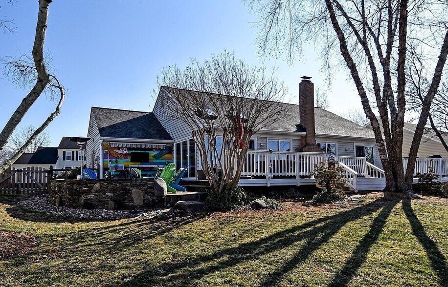 Building Photo - 13926 Deviar Dr