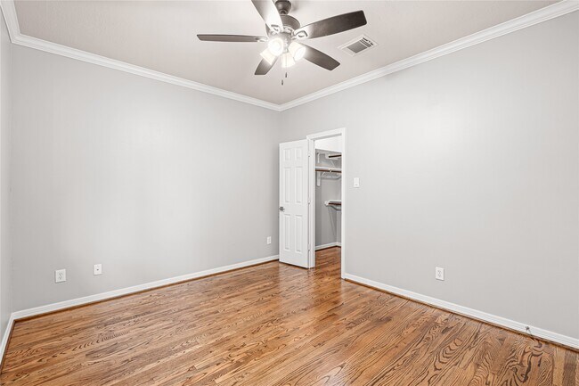 Building Photo - 112 White Dr