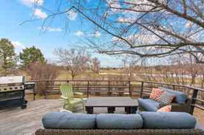 Building Photo - 2507 Ravenwood Ln