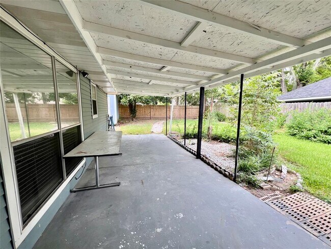 Building Photo - 15543 Scenic Haven Dr