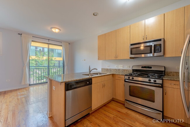 Building Photo - 468 W Elm St