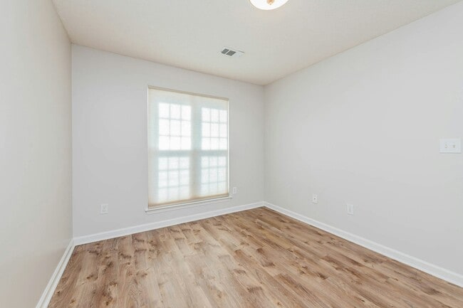 Building Photo - 104 Lupine Way