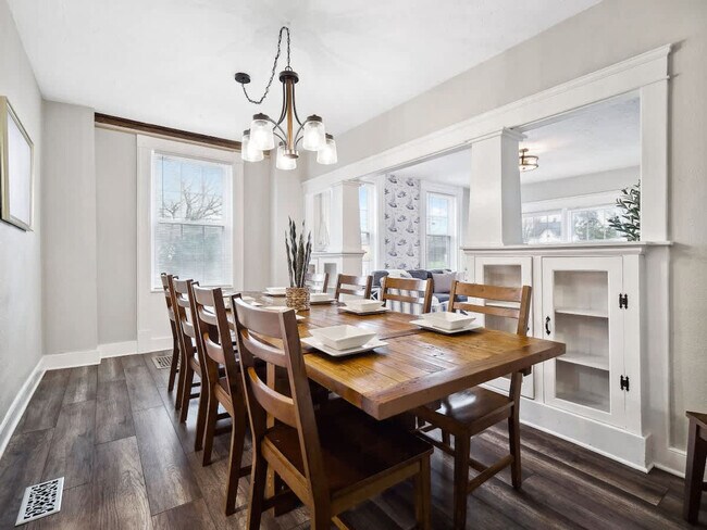 Building Photo - 1610 Cooper Foster Park Rd