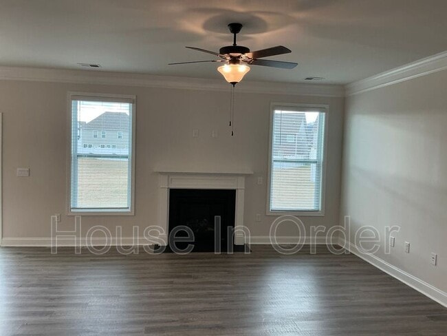 Building Photo - 41 Silverthorne Ct