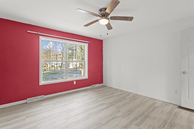 Building Photo - 7 Pheasant Run