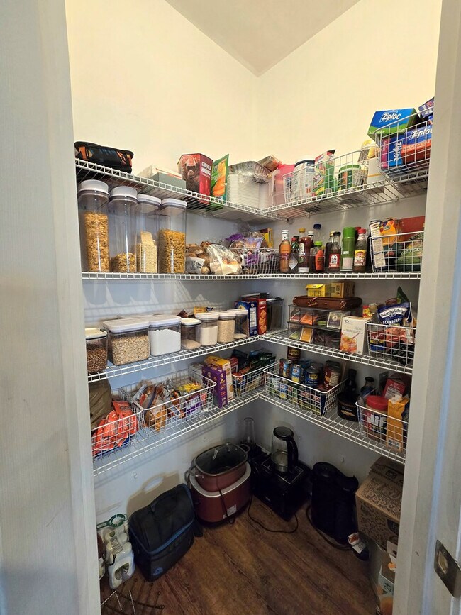 Building Photo - 525 Batty Way