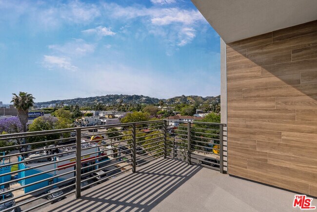 Building Photo - 7428 Santa Monica Blvd