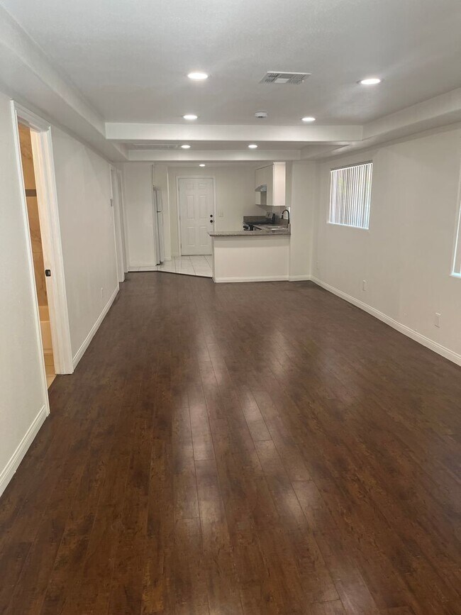 Building Photo - 556 Mar Vista Ave