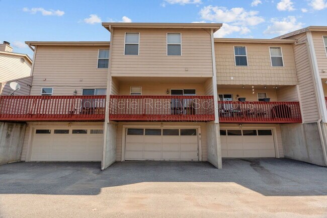 Building Photo - 254 Carmel Woods Dr