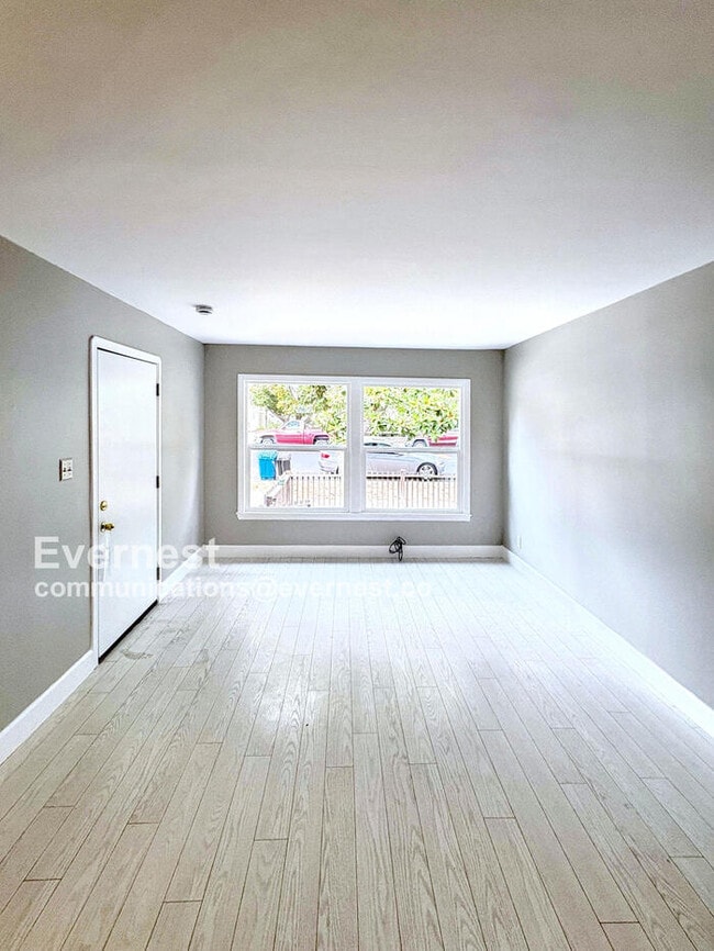 Building Photo - 924 Allerton St