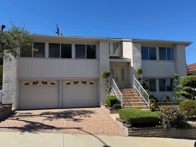 Primary Photo - Newly Renovated 4 Bedroom 3 Bath Home with...