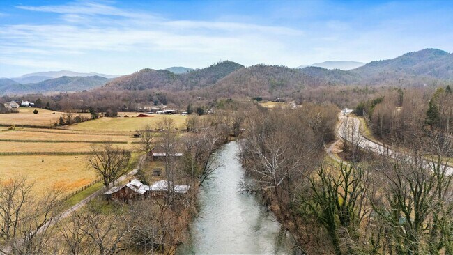 Building Photo - 235 Bishop Cap Cir