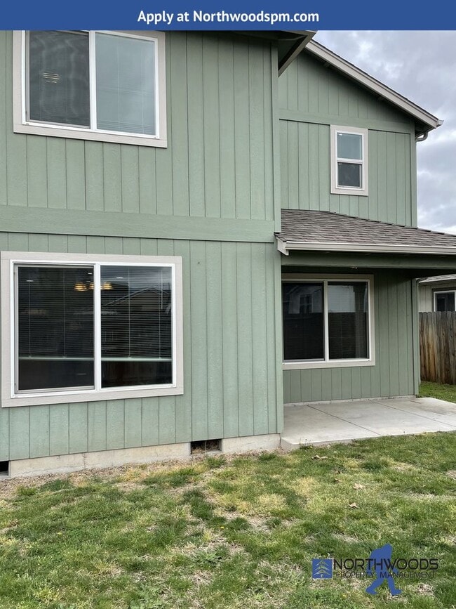 Building Photo - Welcome Home to this Beautiful 1982 Sq. Foot  4 bedroom, 2.5 bath house.