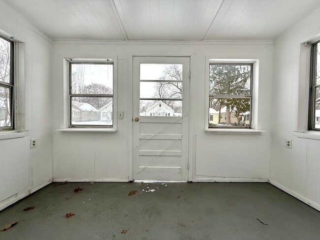 Building Photo - Three Bedroom Home in Muskegon