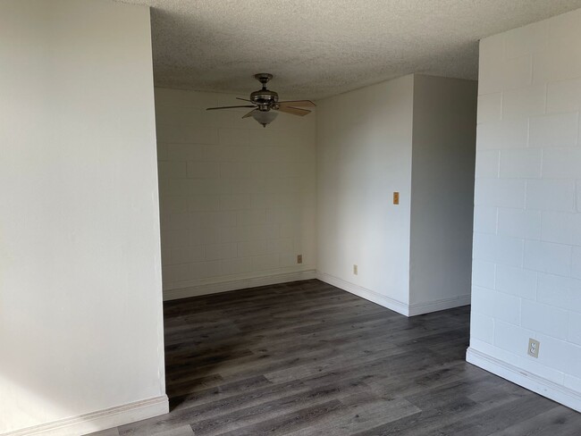 Building Photo - Spacious 1 bedroom! Great Location!