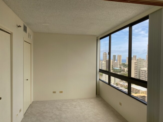 Building Photo - 2499 Kapiolani Blvd