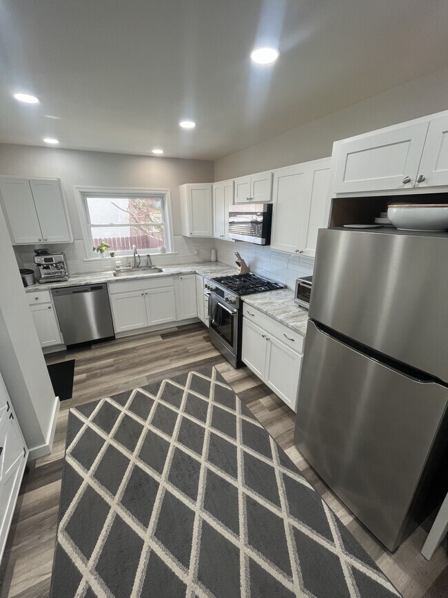 Building Photo - 220 E Liberty St