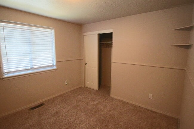 Building Photo - $500 OFF First Month Rent | 12 Month Lease | Huntington Meadows
