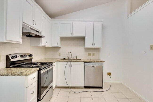 Building Photo - 1015 E Yager Ln