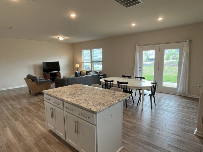 Building Photo - GREAT 3 bedroom 2.5 bath HOME IN WENDELL!