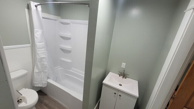 Building Photo - 612