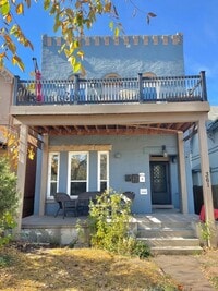 Building Photo - $1000 Move in Special - Beautiful 2 bed 1 bath in unit W/D, renovated kitchen, walkability!