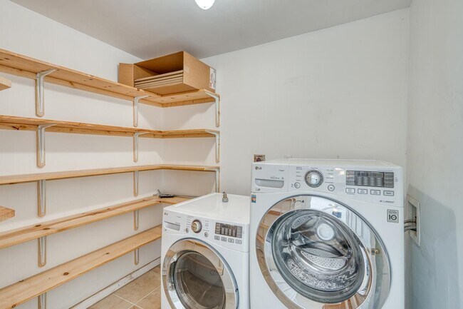 Building Photo - 6552 CR 403