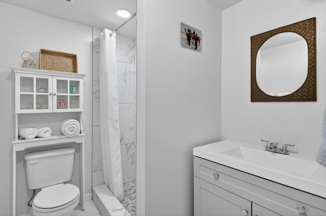 Building Photo - 462 Worthington Rd