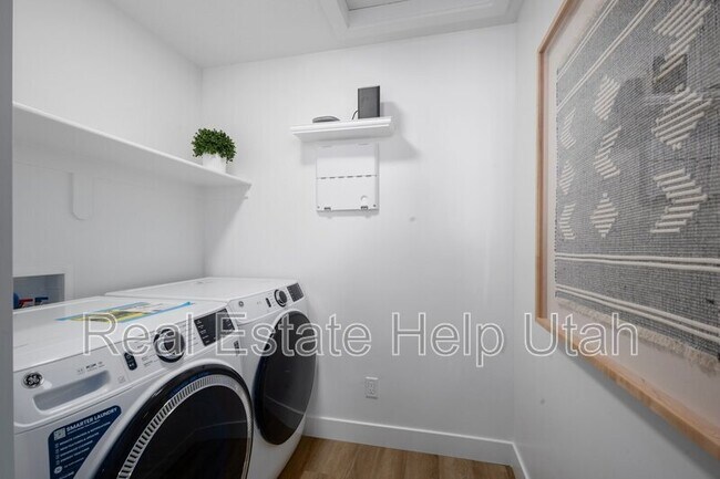 Building Photo - 281 W 1150 N