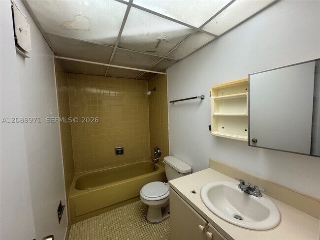 Building Photo - 888 NE 132nd St