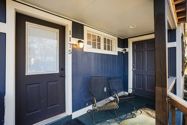 Building Photo - 1 Bedroom 1 Bath Duplex in the Heart of Auburn