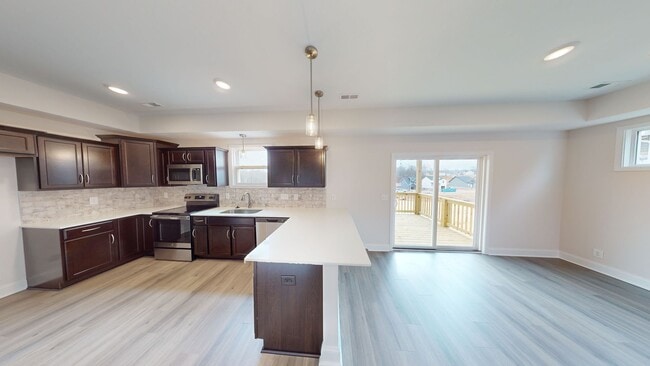 Building Photo - Spacious & Updated 3/2.5 Home Near Fort Ca...