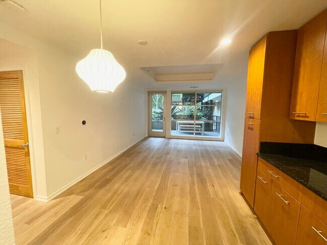 Building Photo - Dogpatch: Exceptional 1 Bed 1.5 Bath Condo @ Esprit Park with Garage Parking and Storage