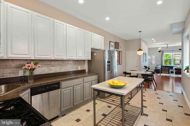 Building Photo - 1724 Morris St