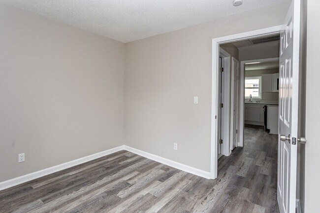 Building Photo - Welcome to this beautiful newly renovated 3-bedroom brick ranch!