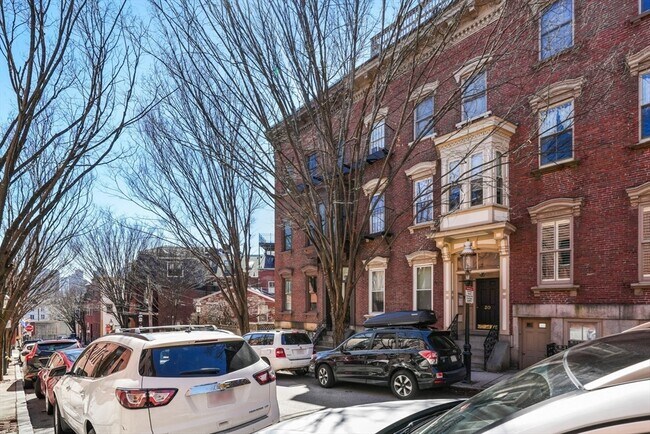 Building Photo - 28 Chestnut St