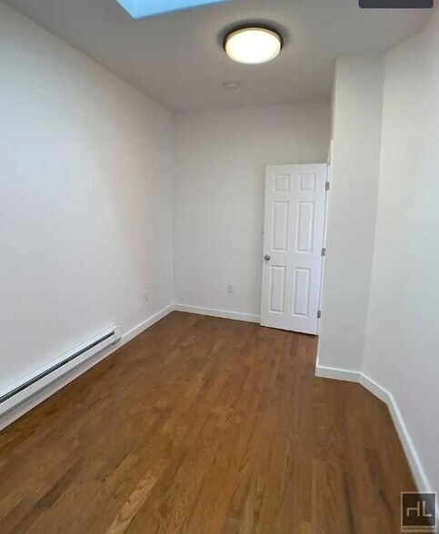 Building Photo - 479 Warren St