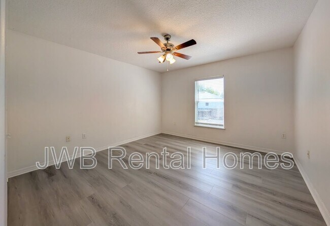 Building Photo - 5430 Shady Pine St S