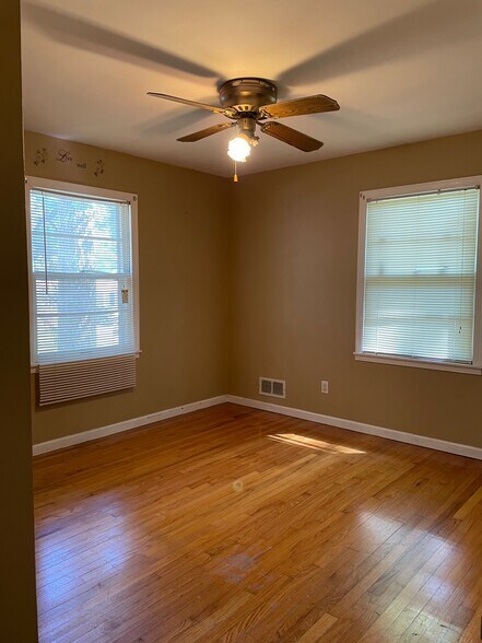 Building Photo - 1512 2nd Plz NW