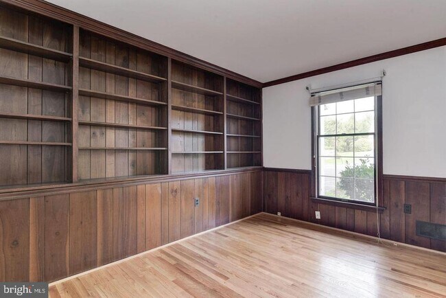 Building Photo - 9601 Persimmon Tree Rd