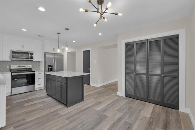 Building Photo - 3526 Indian Forest Dr