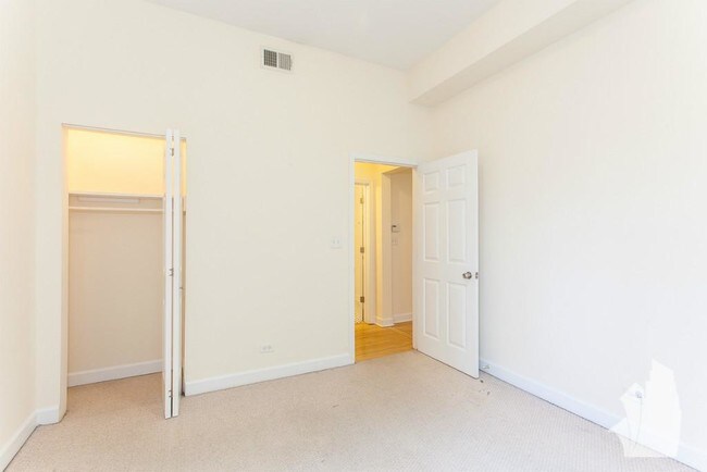 Building Photo - 2595 W Concord Pl