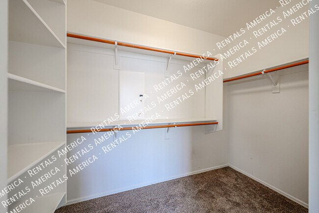 Building Photo - 869 E Waterview Pl